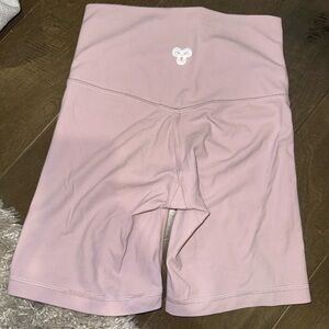 Light pink aritzia biker shorts